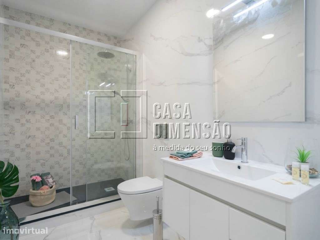 Apartamento T3 em Benfica, com Varandas, Totalmente Mobilado e Pron...-23