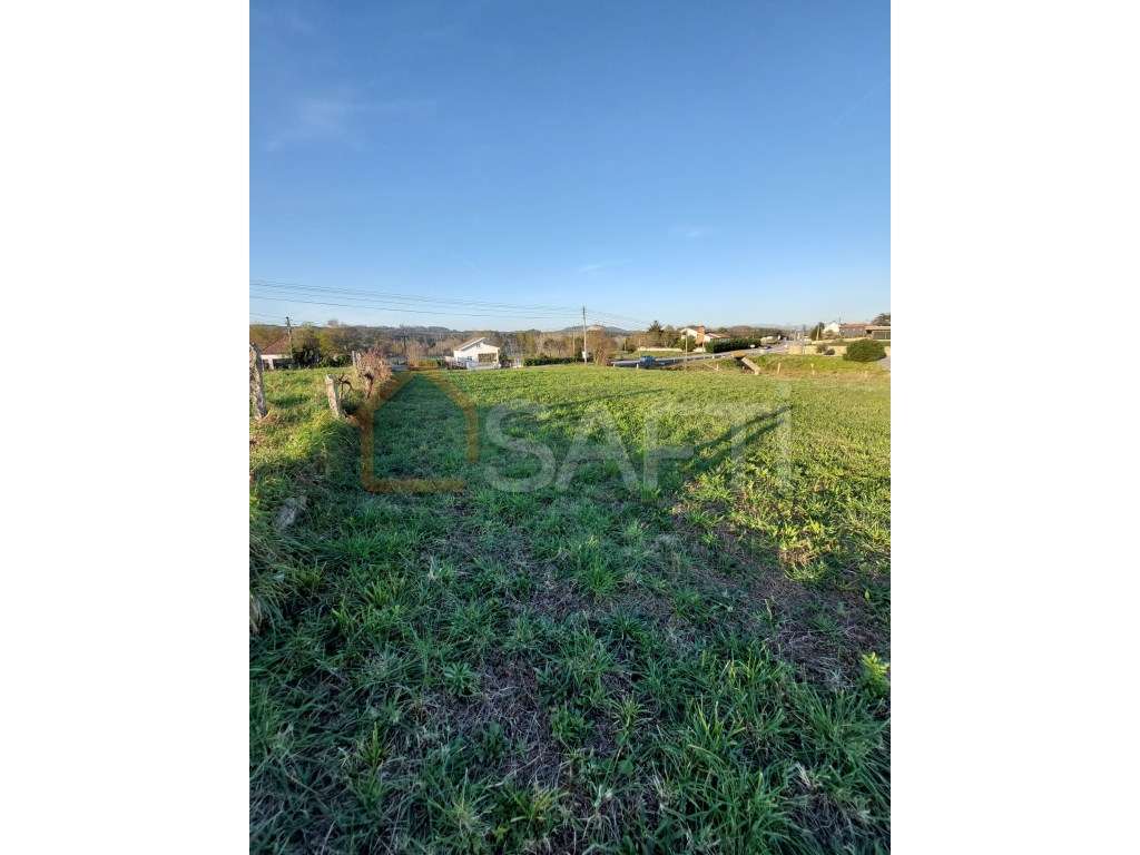 Terreno construtivo com bons acessos - Grande imagem: 3/4