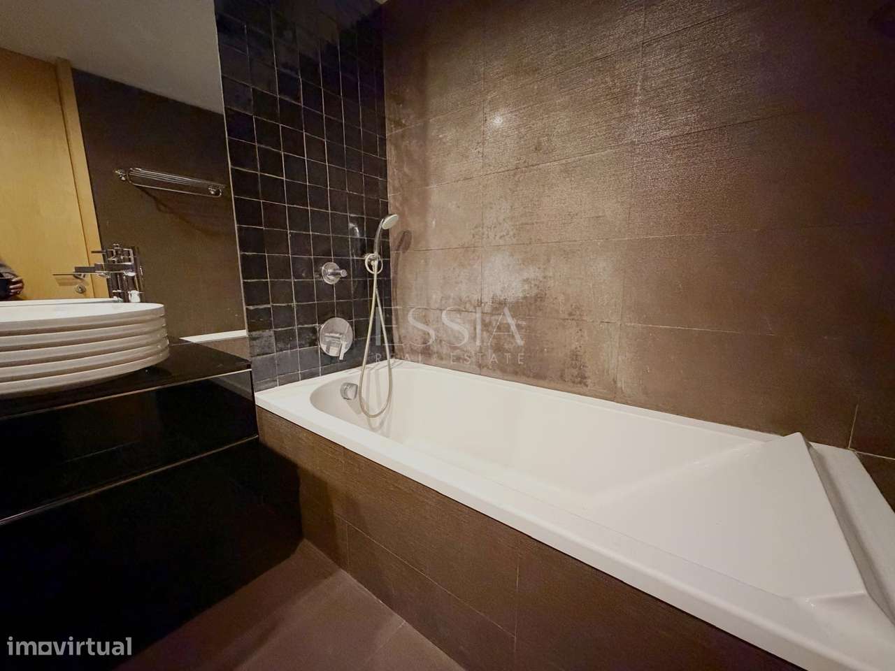 Apartamento T2 com Varanda nas Antas-16
