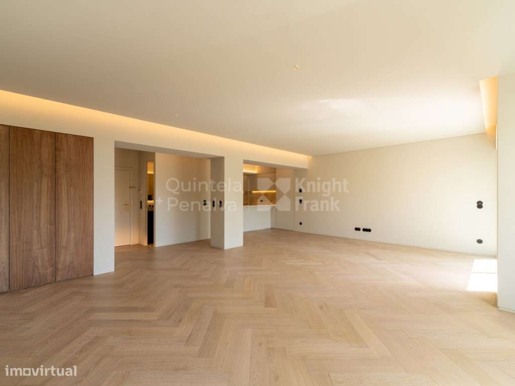 Apartamento T3 renovado com estacionamento em Lisboa - Grande imagem: 4/36