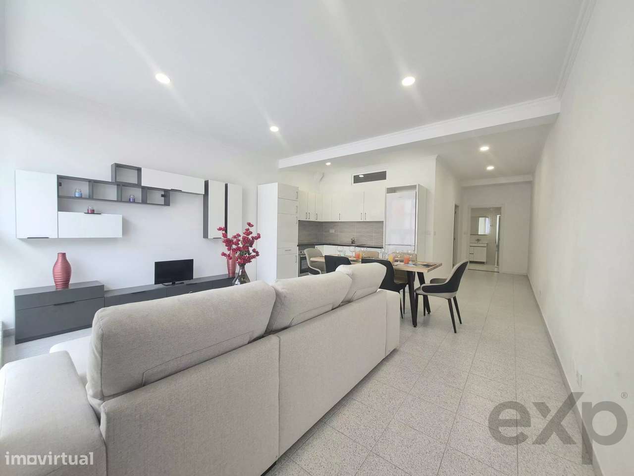 Grande Apartamento T0+1 renovado, mobilado. - Grande imagem: 2/15