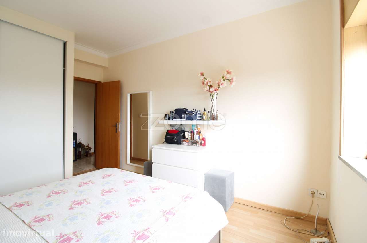 Andar Moradia T2 com Terraço, Garagem e 3 Frentes – Alto de Soutelo-5