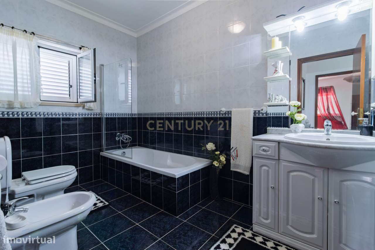 Moradia T3 a 10 minutos de Leiria-11