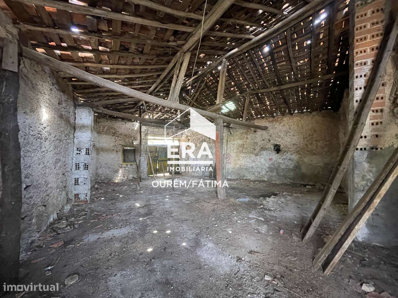 Moradia T3 para reconstrução em Vilar dos Prazeres-17