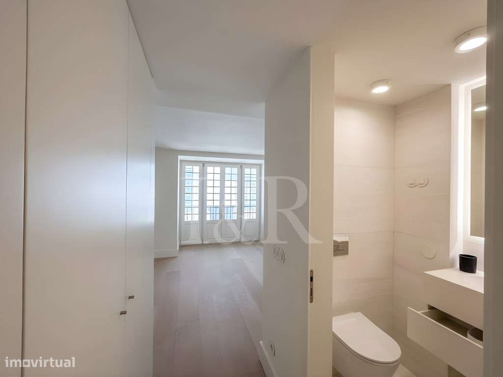Apartamento T2 com varanda fechada e estacionamento junto à Av. Lib...-10