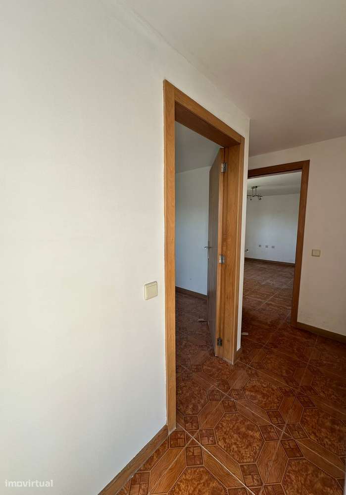 Moradia T2 | Para Remodelar | Garagem | Lomba | Rio Douro-5