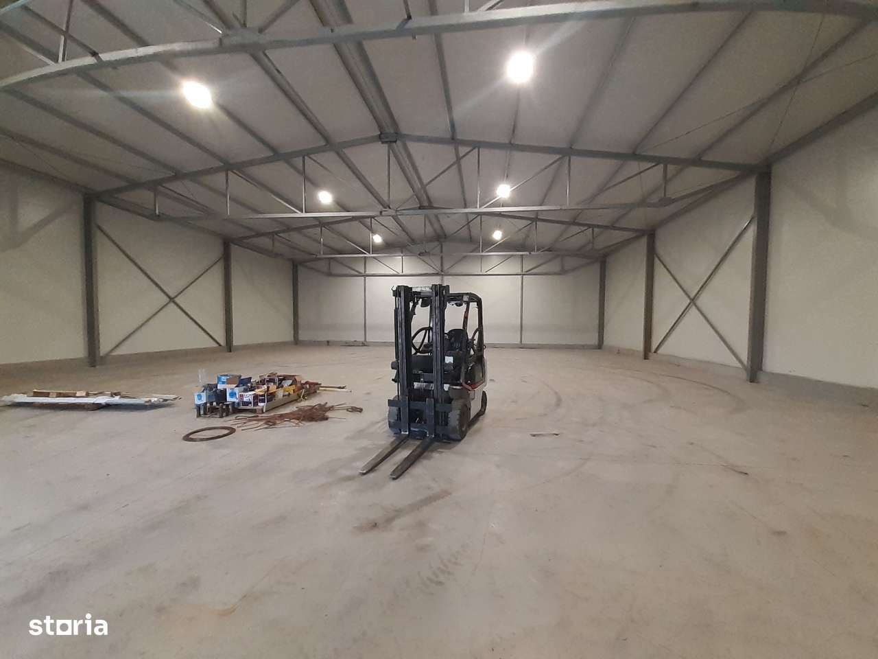 Hala noua in zona Gara Catelu, Drumul Intre Tarlale - Imagine principală: 1/4