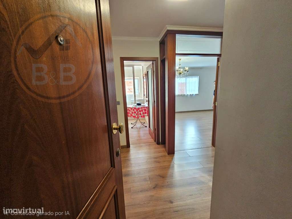 Apartamento T3 com garagem em Valbom-18
