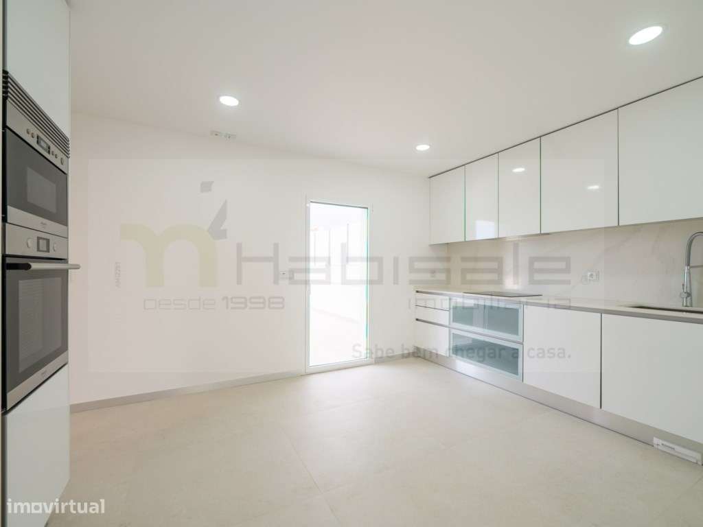 Moradia T3, situada em Areia Cascais, a curta distância da praia do...-14