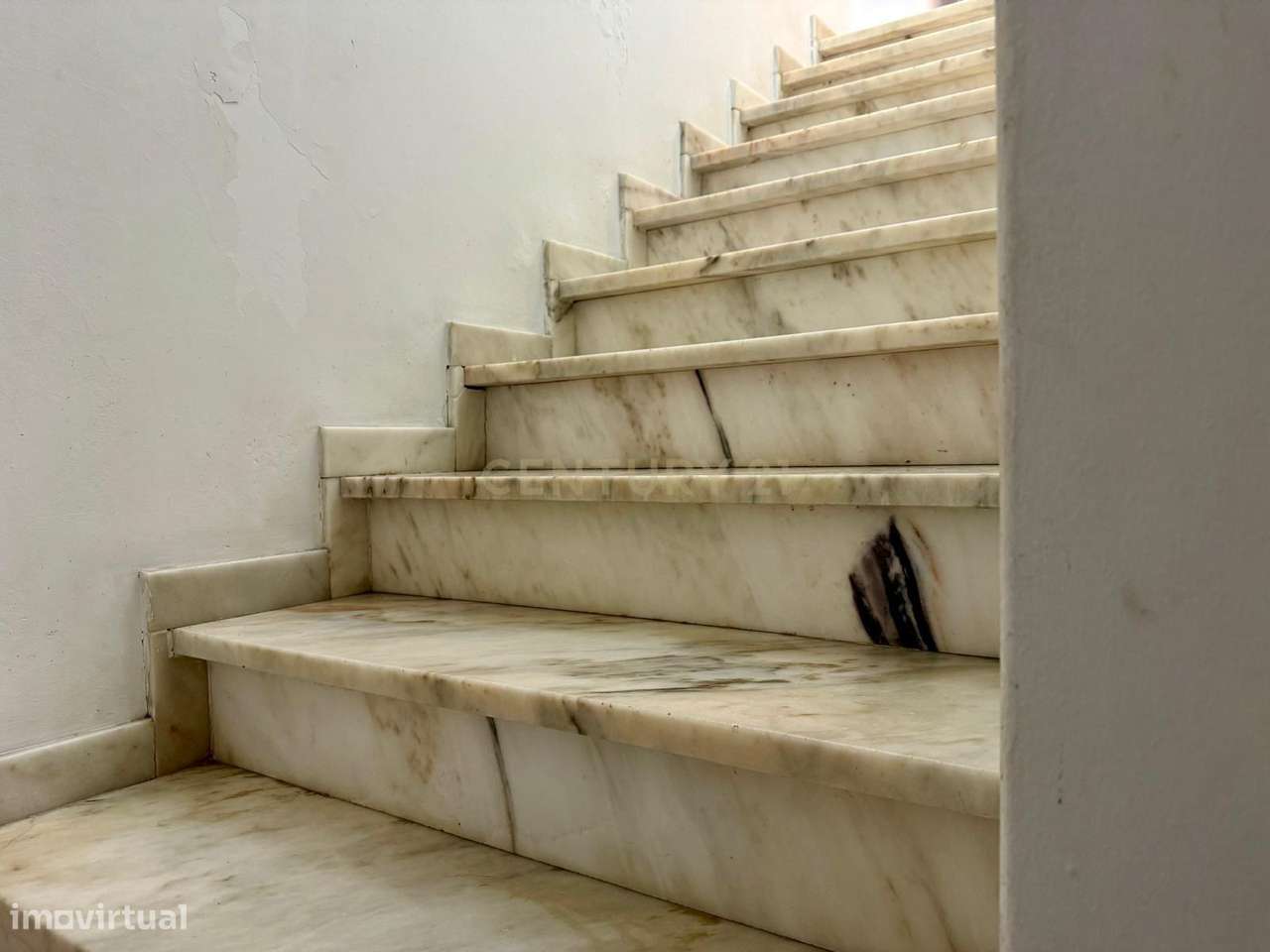 Moradia T3 em Olhão, com Terraço e Boa Exposição Solar na Baixa-10