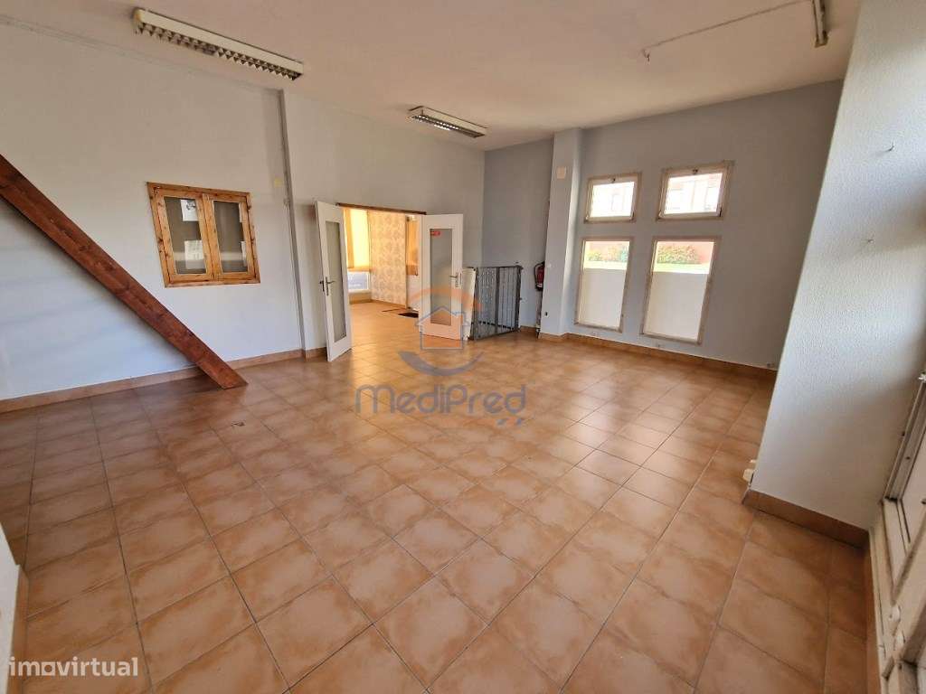 Loja com 104m2 c/ BOX | Santo António dos Cavaleiros - Loures - Grande imagem: 3/13