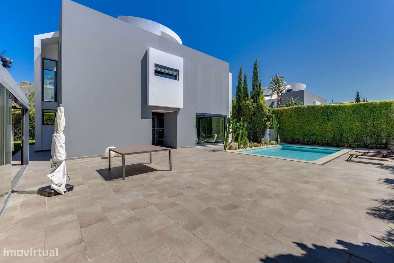 Moradia T5 de Luxo no Estoril — Exclusividade, Conforto e Estilo de Vi-56