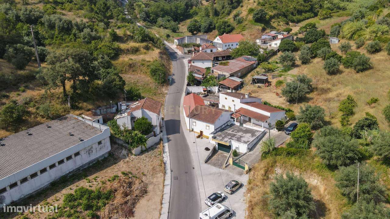 Moradia T2 com Terreno 7600m2 em Tomar-37