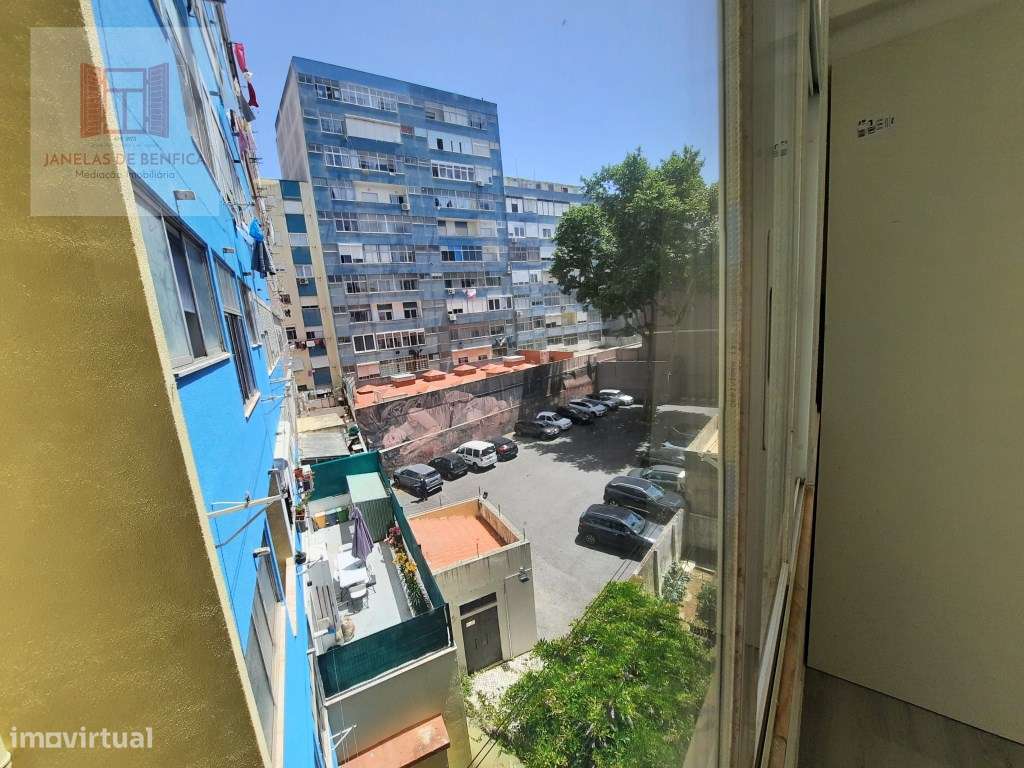 T1 remodelado c/ Cozinha Equipada- Centro Amadora-9