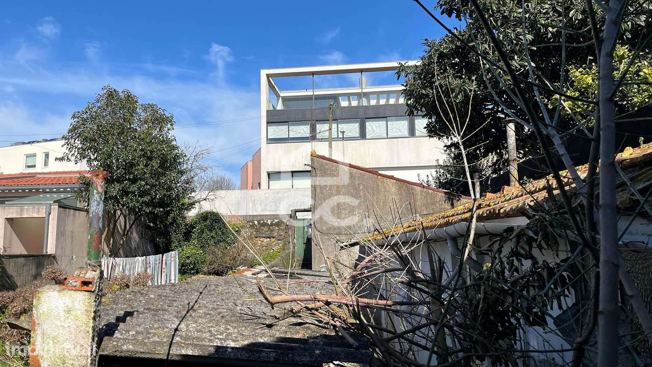 Moradia T5 com jardim, piscina e garagem na Foz Velha – Projeto de rec-23