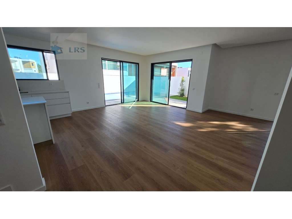 Murches, lindos acabamentos, moradia isolada com 3 suites e 1 quatr...-13