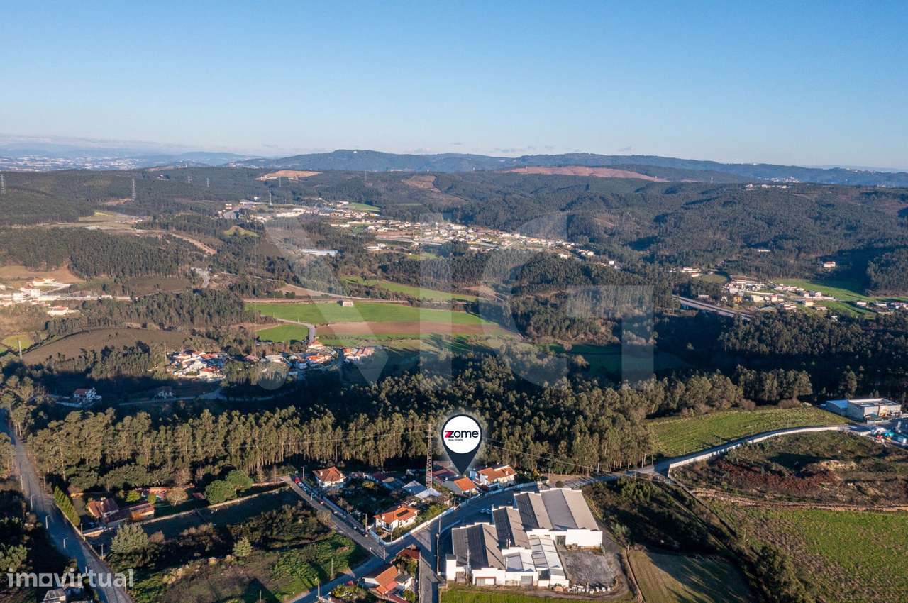 Moradia T4 com pátio, jardim e garagem em Covelas - Trofa-54