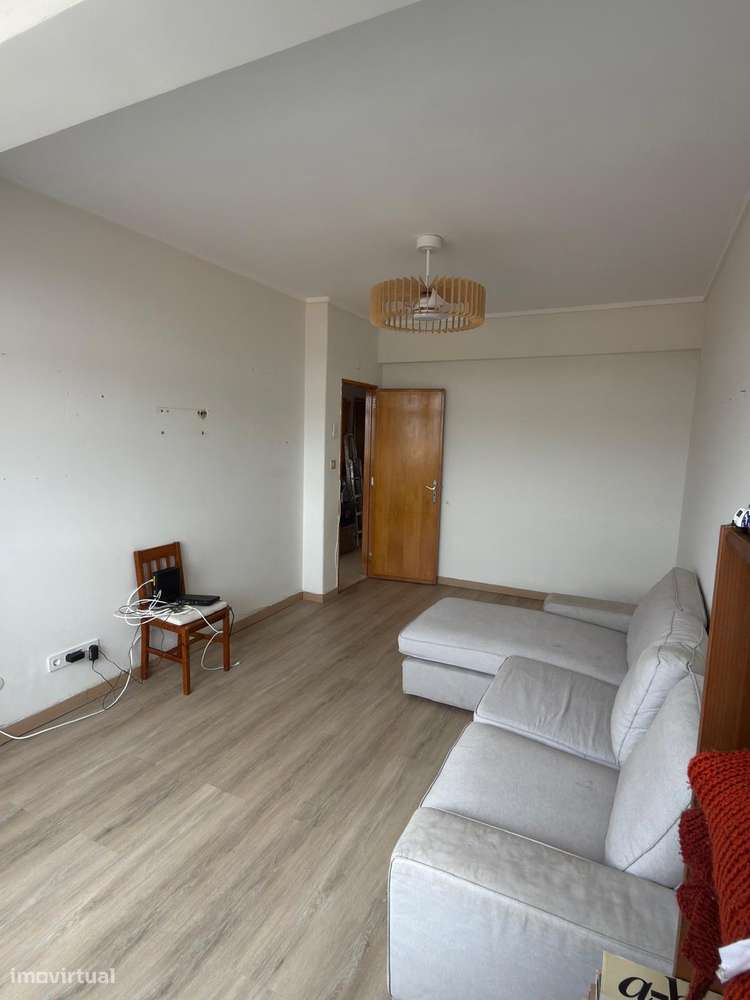 Apartamento T2 em Linda a Velha-6