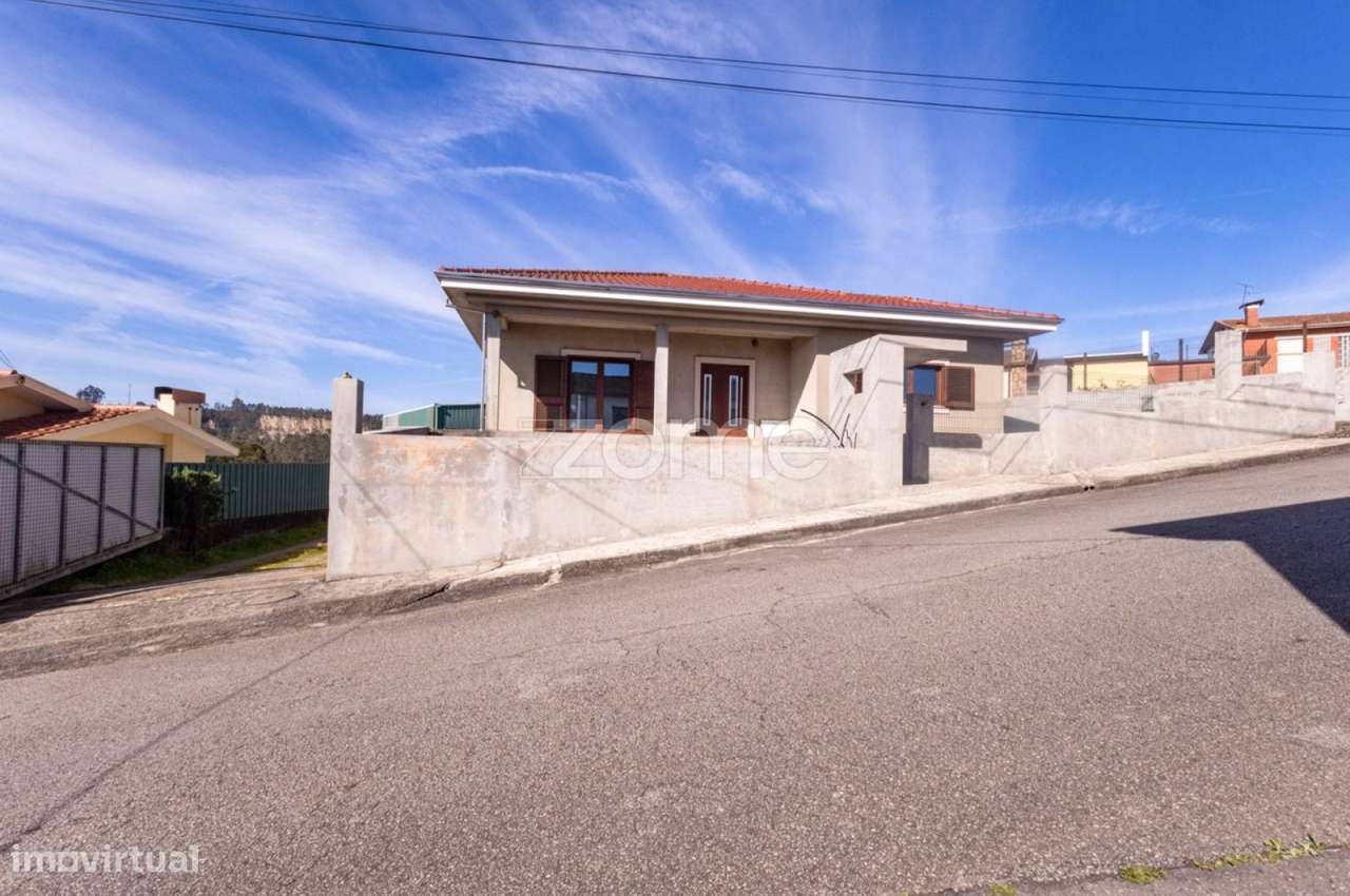 Moradia T3, Térrea, de 4 frentes, em Caldas de São Jorge, S. M. Fei... - Grande imagem: 2/41