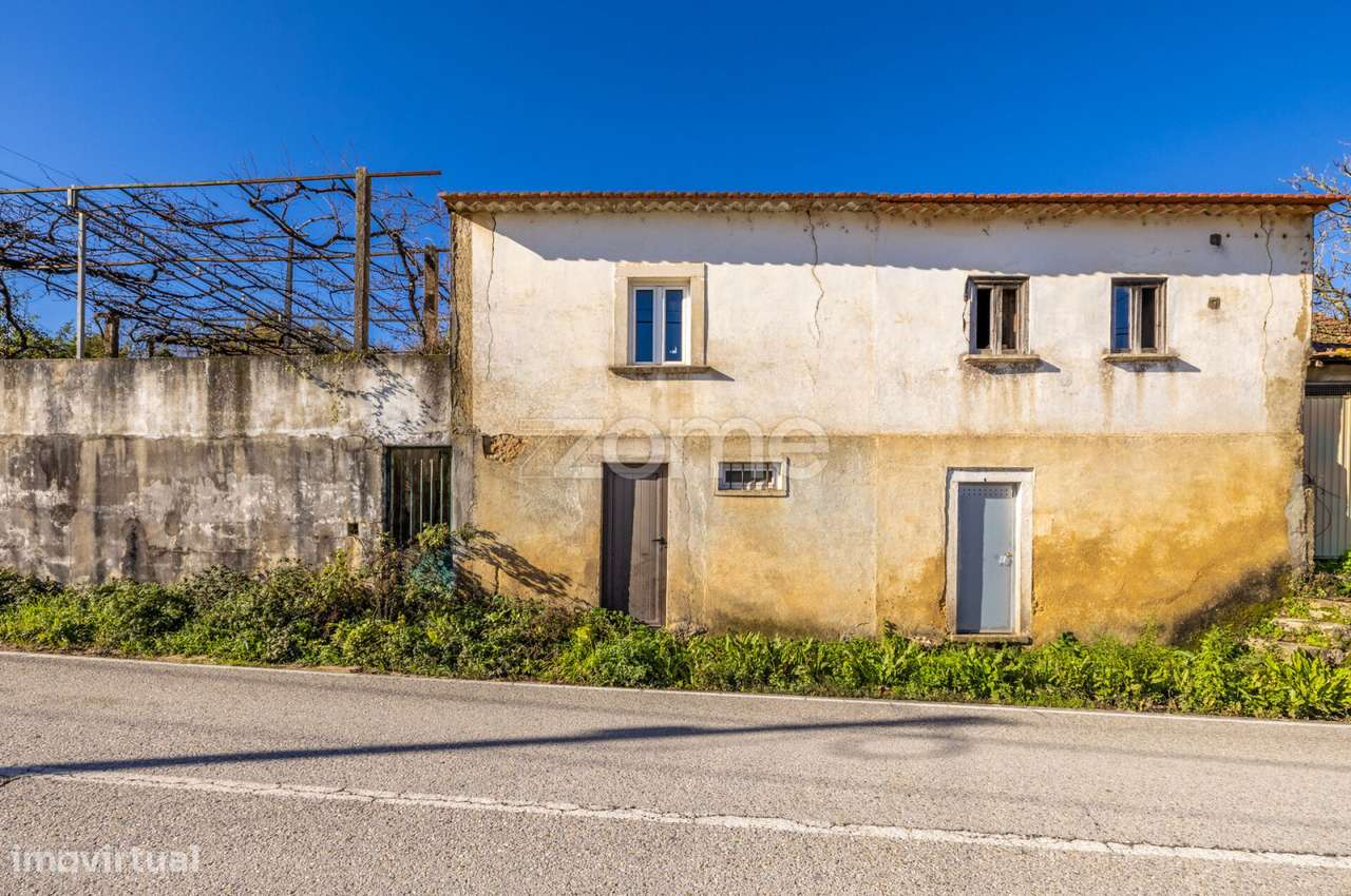 Moradia T1 para recuperar | Albergaria dos Doze-20