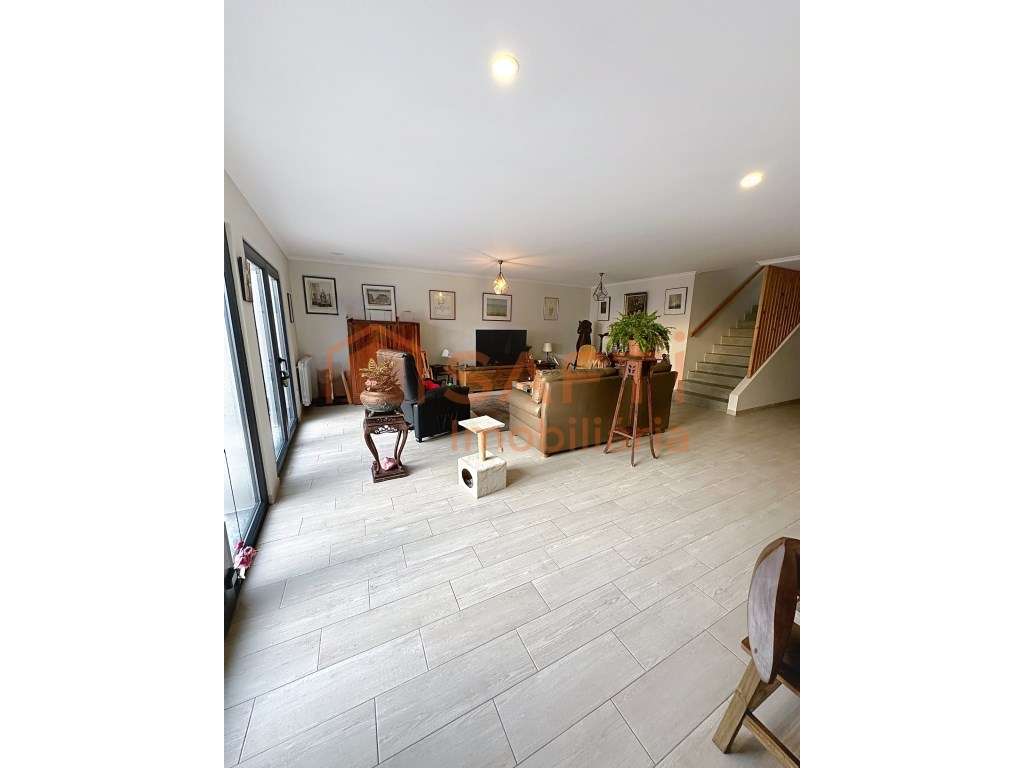 MORADIA T4 COM VISTA MAR EM SANTA CRUZ - Grande imagem: 4/19