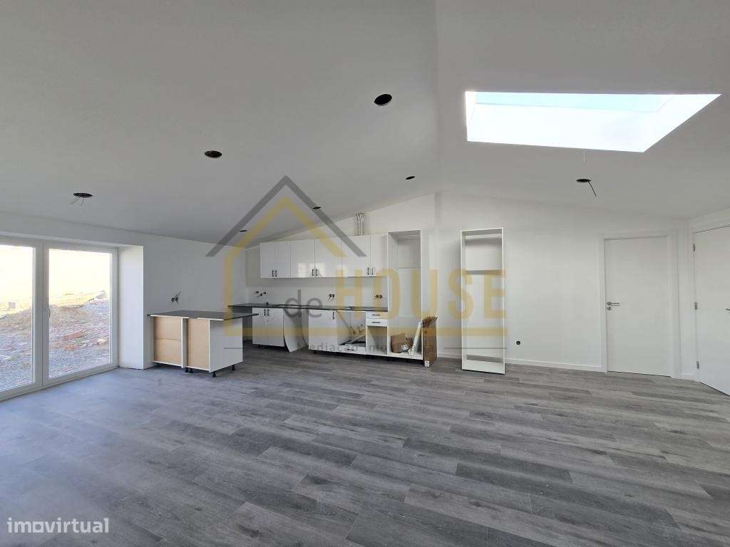 Moradia T3, com espaço exterior perto da Praia-10