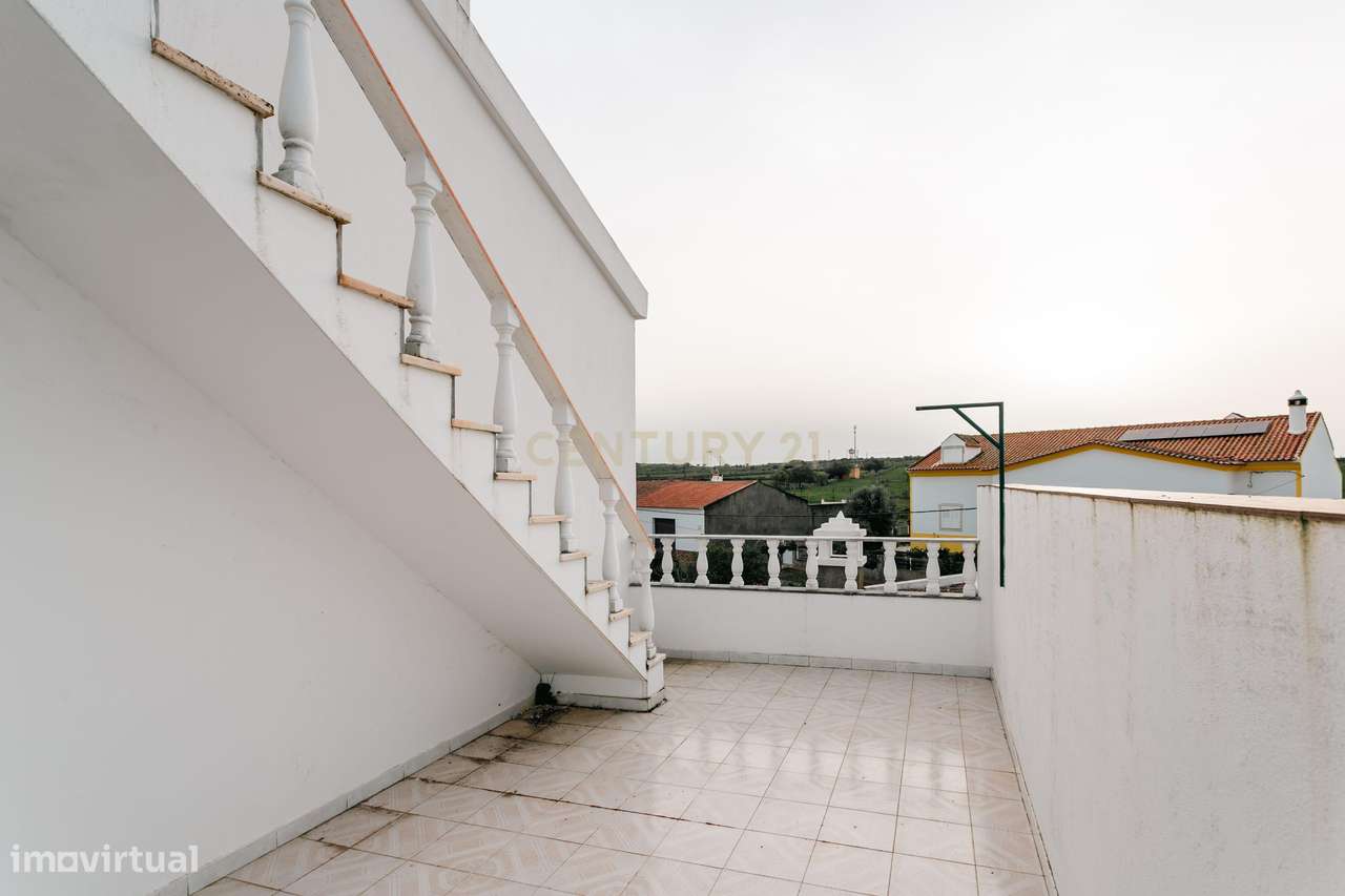 Moradia T3 com Piscina na Aldeia da Granja-17