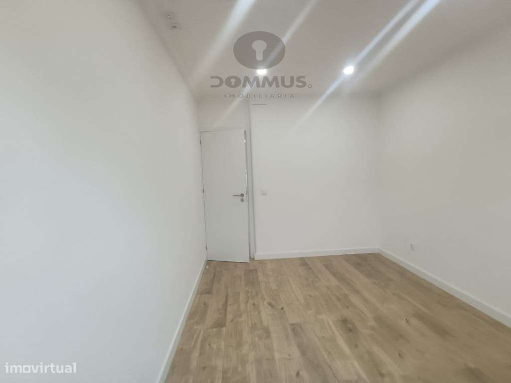 Apartamento T4 Totalmente Remodelado na Damaia-22