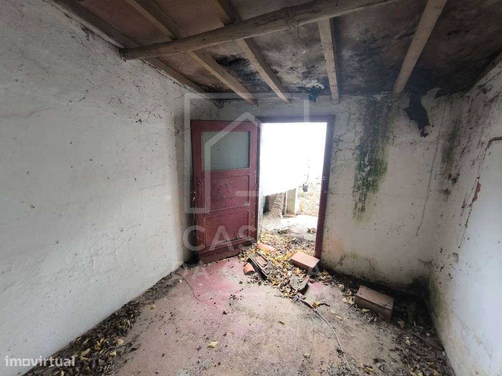 Moradia para recuperar em Faro do Alentejo-11