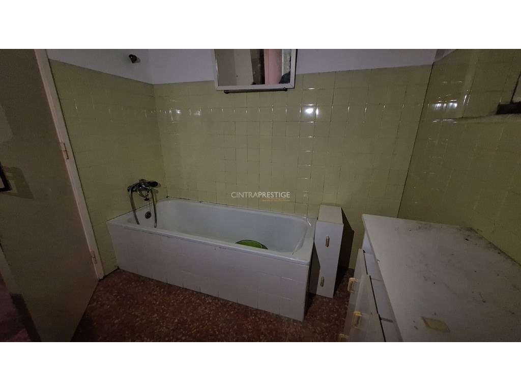Moradia T3 no Mucifal, Colares, com terreno de 1165 m-7