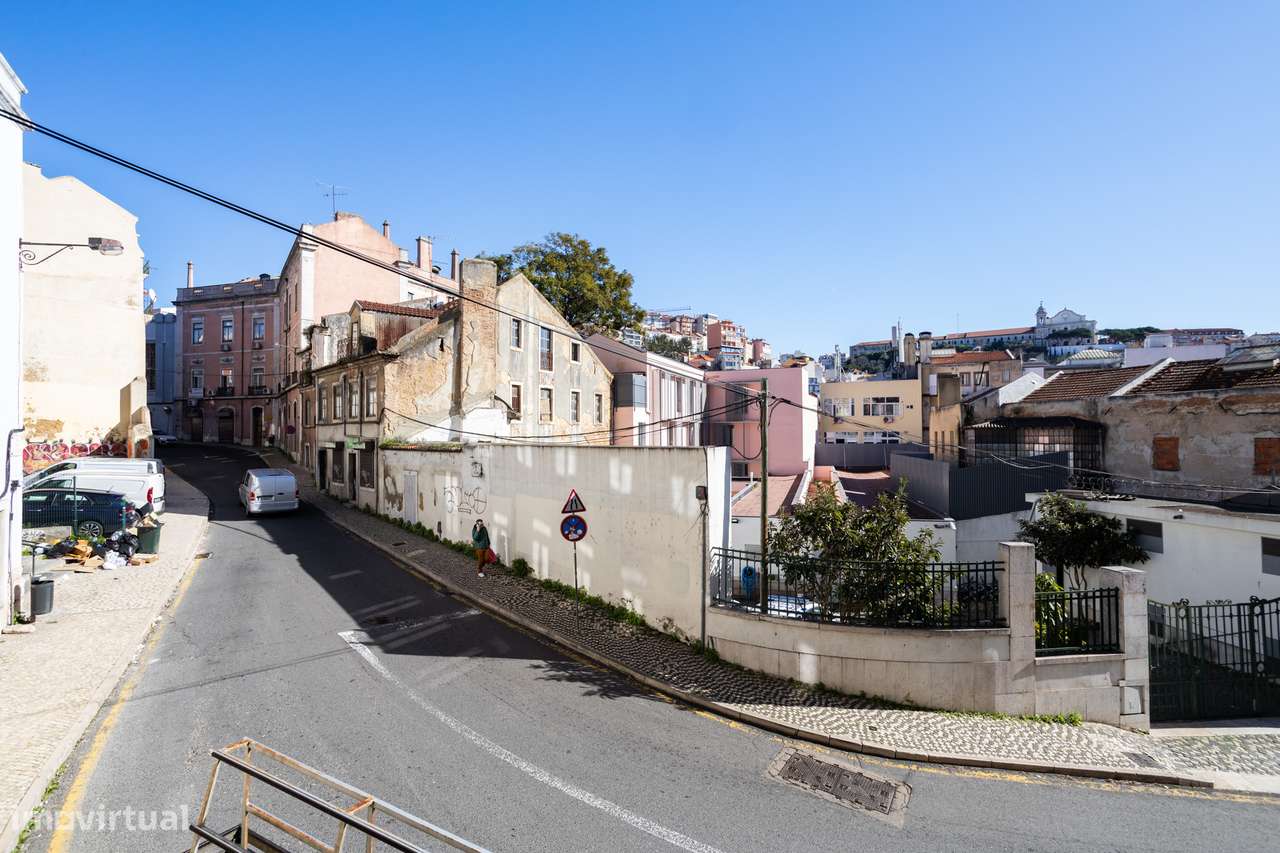 Apartamento Familiar totalmente Remodelado no Coração de Lisboa com Vi-18