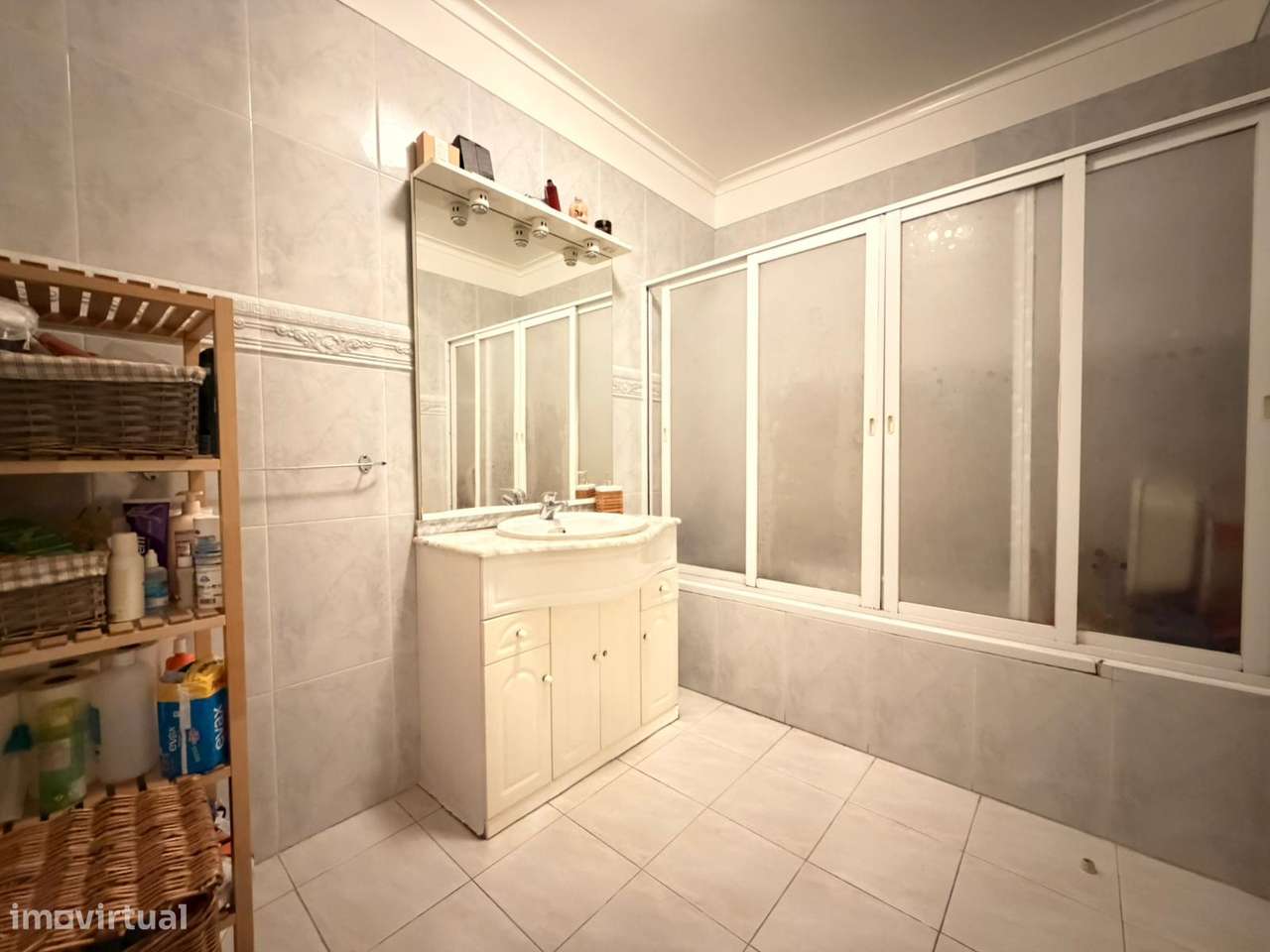 Apartamento T2 com arrecadação - zona Conquinha-14