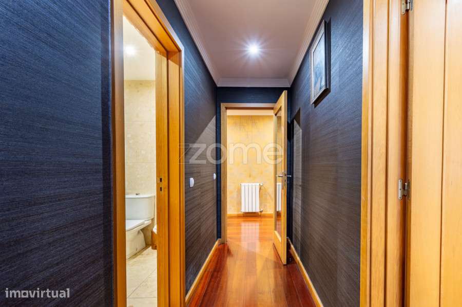 Apartamento T2+1 com Piscinas, Ginásio, Sala de Jogos e 2 Garagens-9