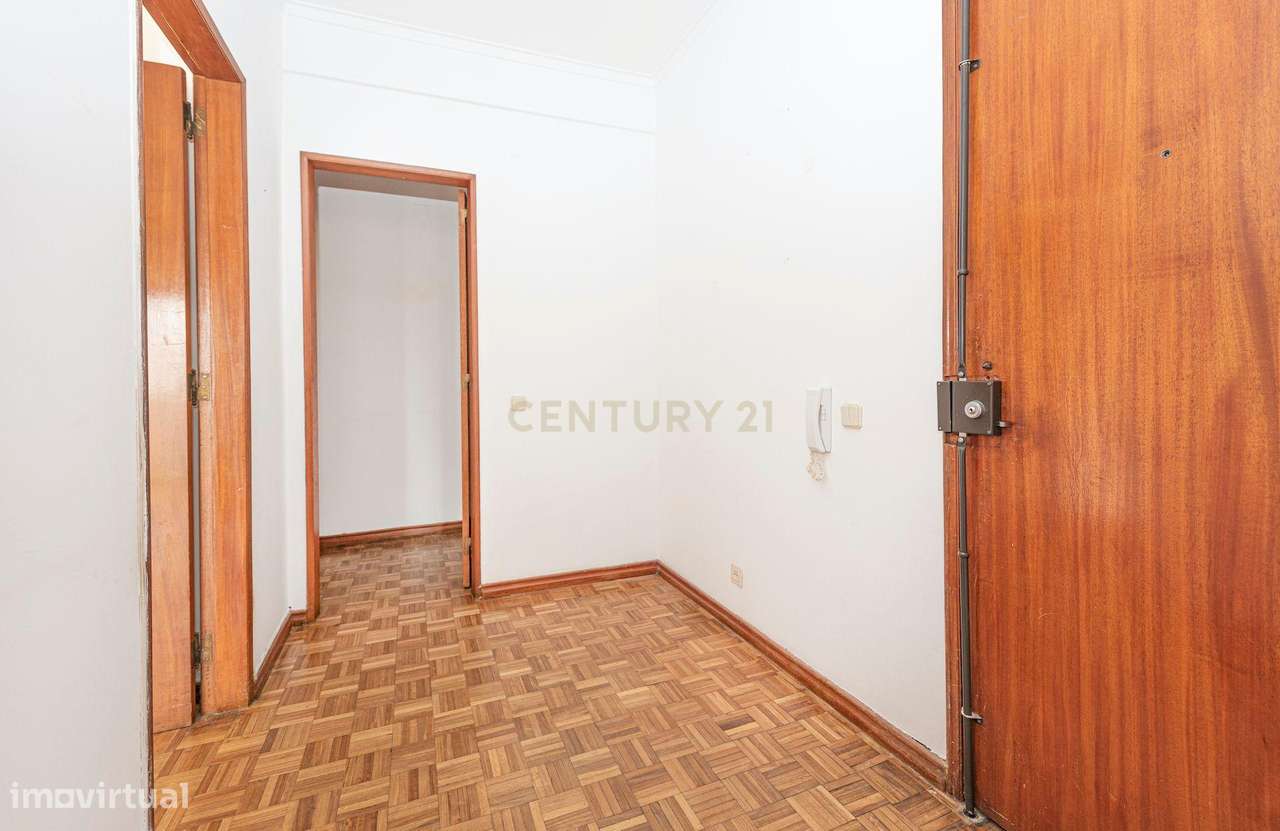 Apartamento T2 em Oeiras com Varanda e Boa Exposição Solar-15