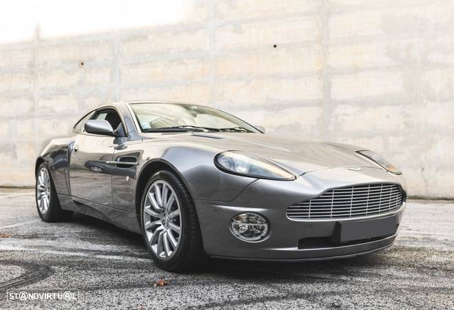 Aston Martin Vanquish - 4