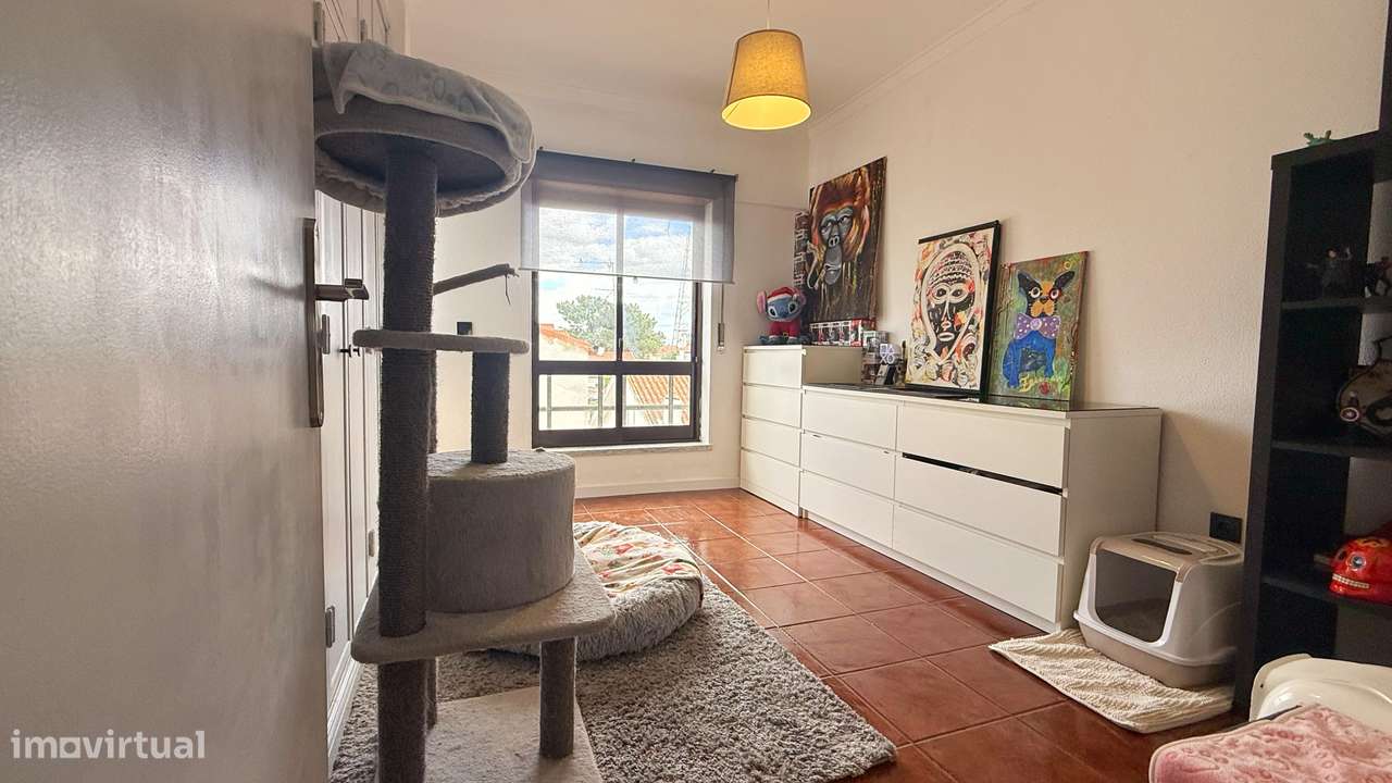 T2 com varanda e excelente área na Quinta do Conde-12