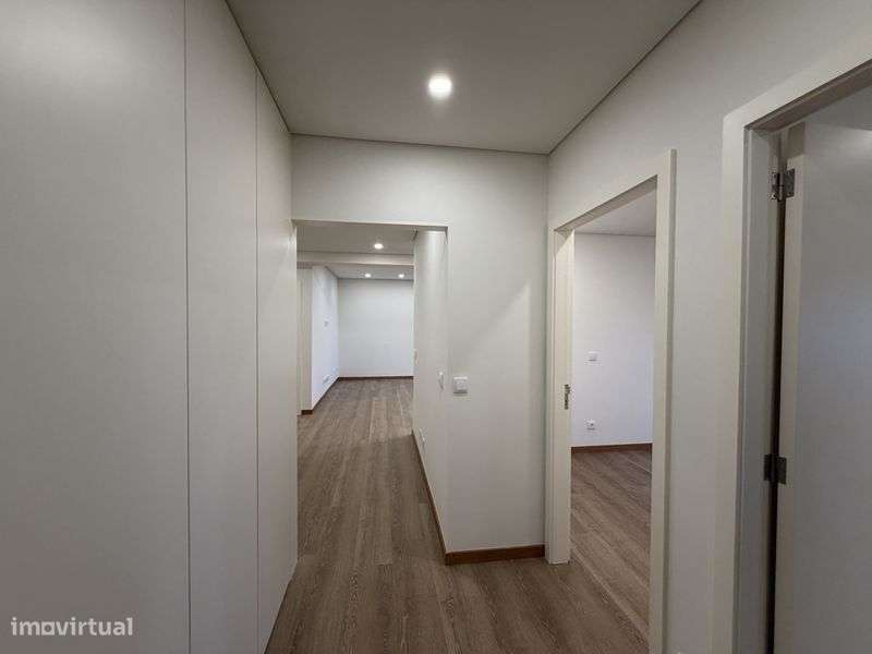 Apartamento T2+1 Totalmente Remodelado com Garagem – Vila Nova de Gaia - Grande imagem: 5/8