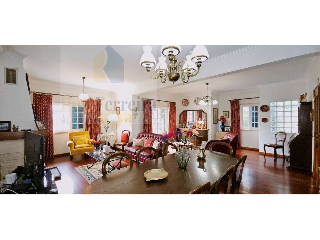 Moradia T5 com jardim privado e garagem !!-30