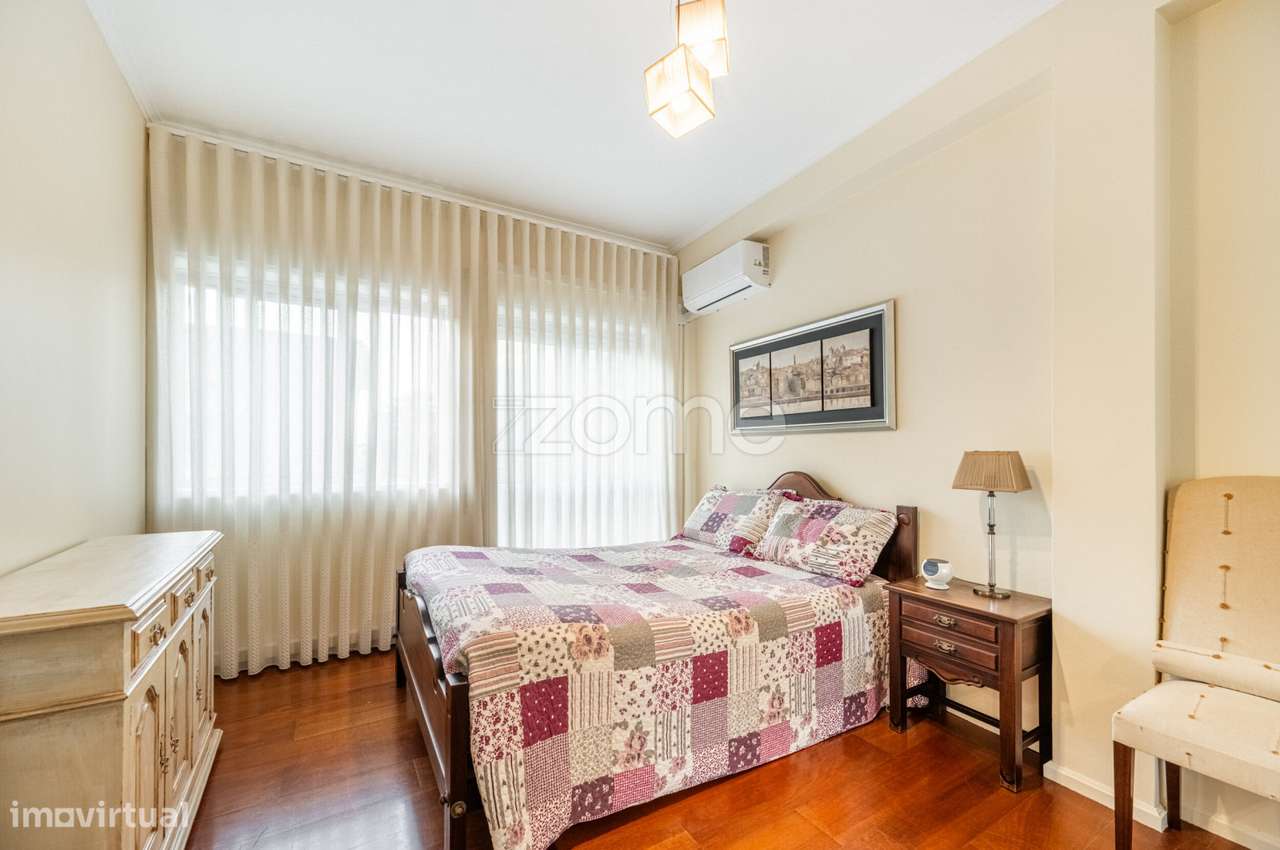 Moradia c/ 2 frações (Apartamento + loja) e logradouro | Paranhos - Grande imagem: 2/34