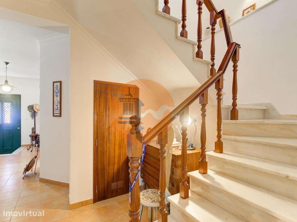 Moradia T3+2 com Jardim, Garagem e Vista Castelo no Centro de Castr...-10