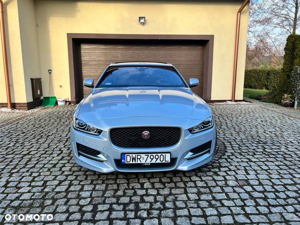 Jaguar XE 2.0 D R-Sport - 12