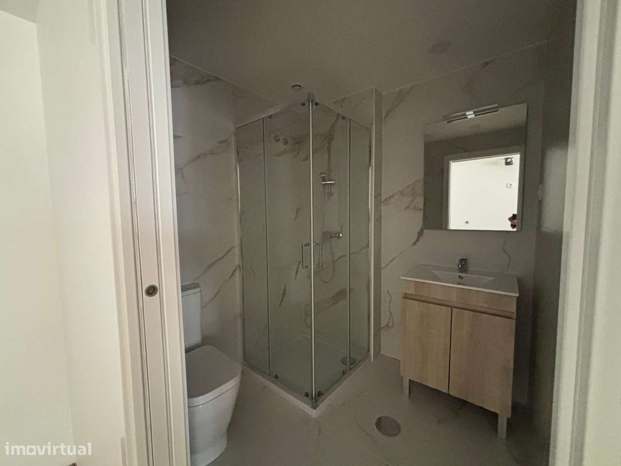 venda de magnifico prédio na Rua da Matemática (4 T0´s e 5 T1's)-55