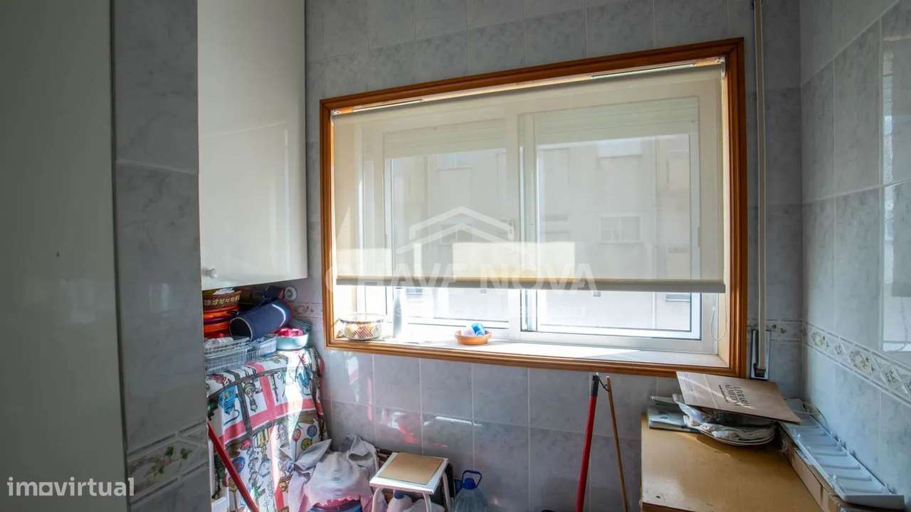 Apartamento T2 c/ varanda em Canelas-6