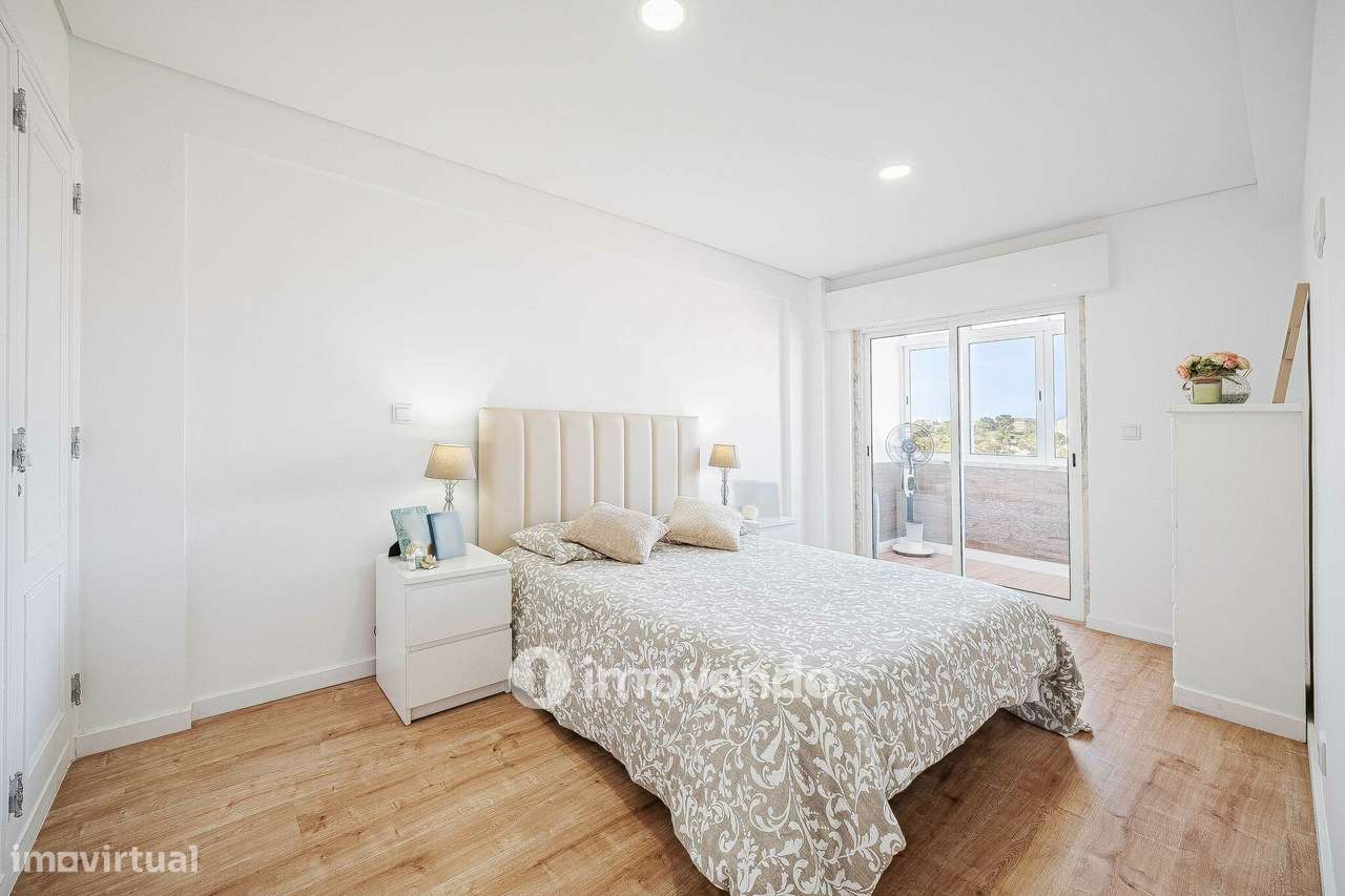 Apartamento T2 totalmente remodelado, com cozinha equipada, em Belas-13