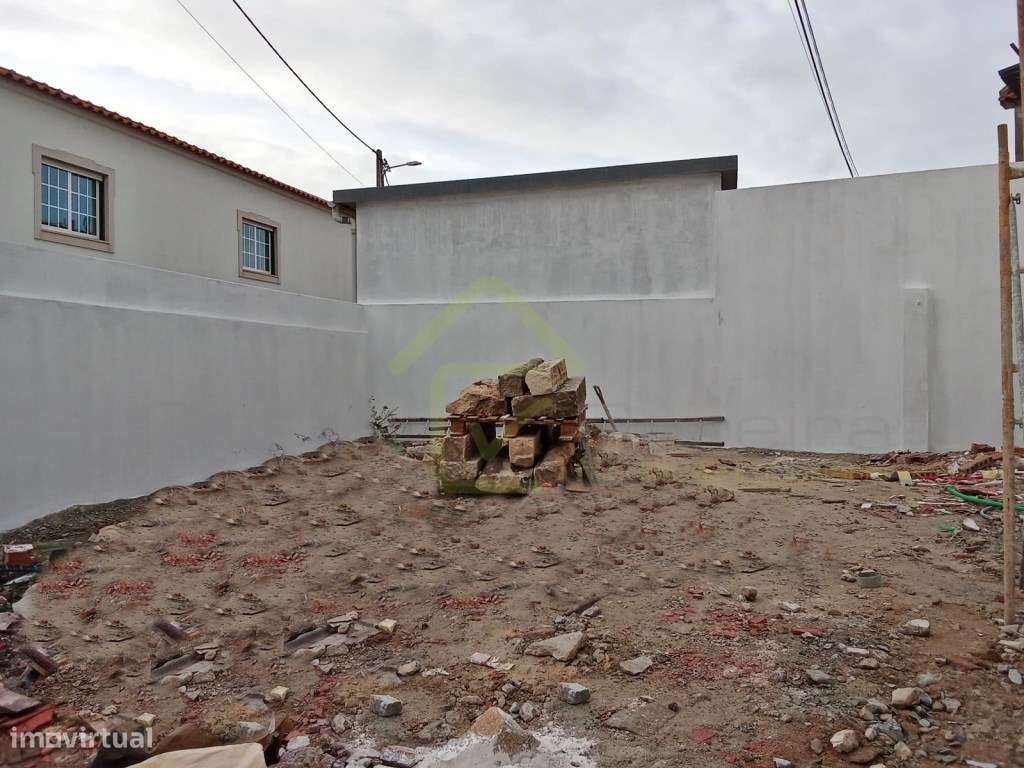 Moradia T3 com espaço exterior-14