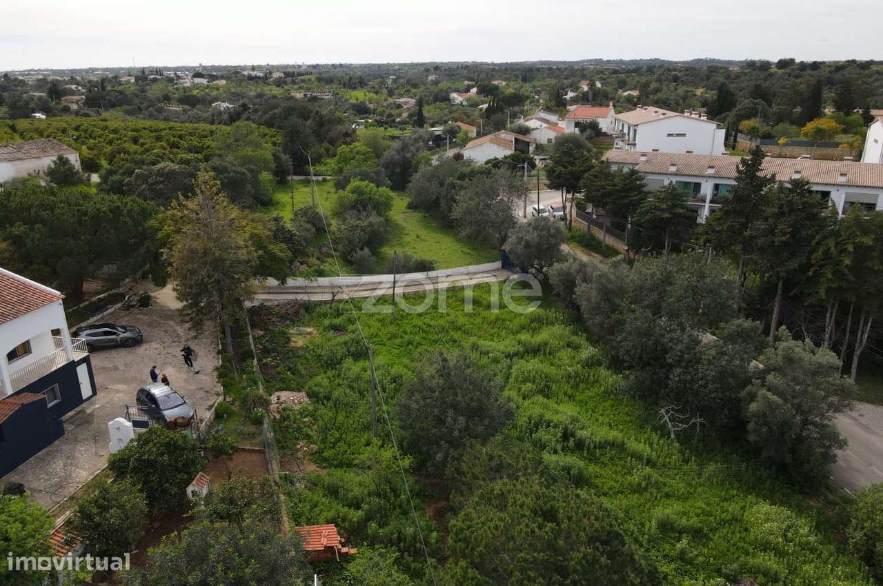Lote Terreno Urbano com 941m2, c/ projeto aprovado em Pêra - Grande imagem: 2/15