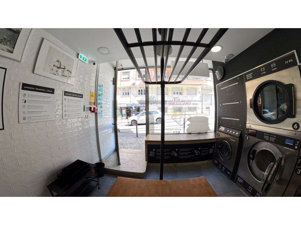 Loja com Prestigiada Localização e Montra ao Nível da Rua para Arre... - Grande imagem: 3/17