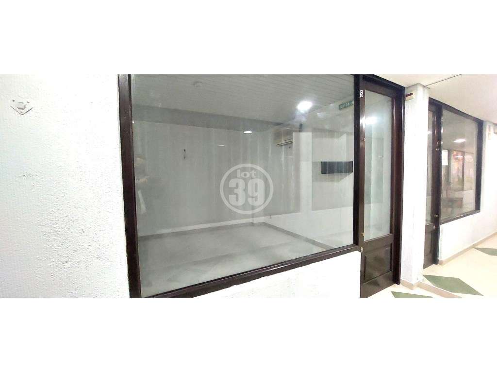 Loja para comércio no centro da zona histórica da cidade e integrad... - Grande imagem: 4/7