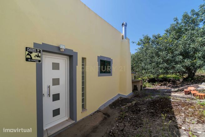 Moradia Tradicional Algarvia com Anexo e Terreno Amplo em Casa Branca,-31