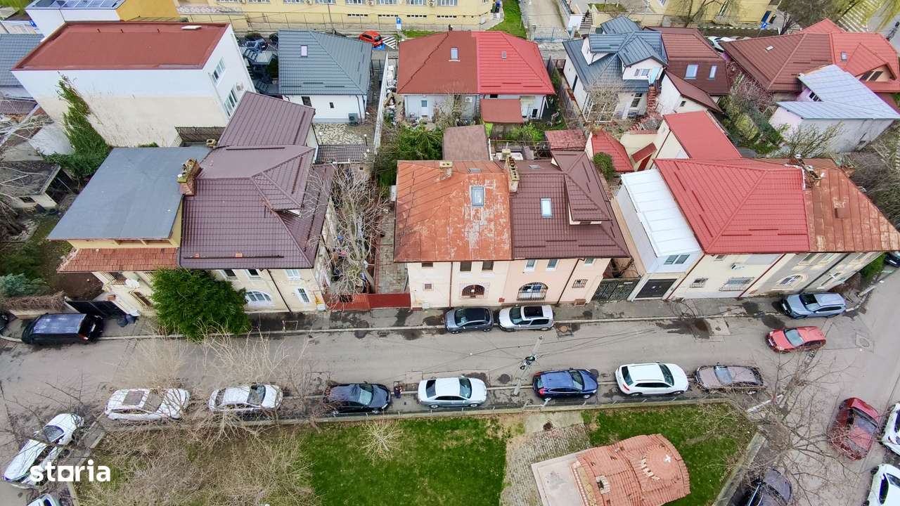 Vila 200 mp desfasurati cartier de case Belvedere Regie-1